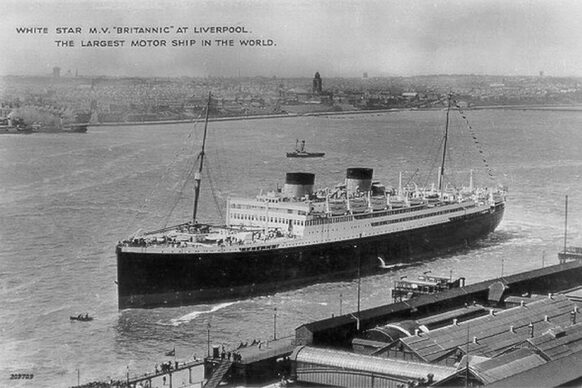 Postkarte der MV Britannic im Hafen von Liverpool